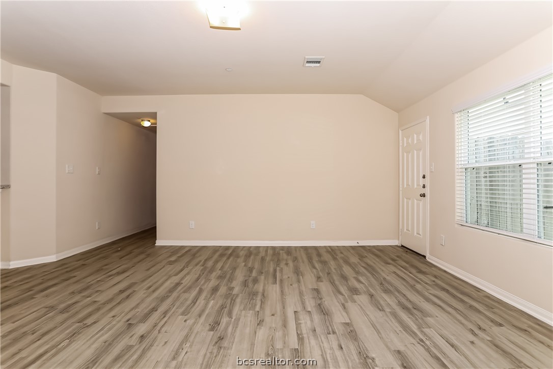 2088 Oakwood Forest Drive Property Photo 2