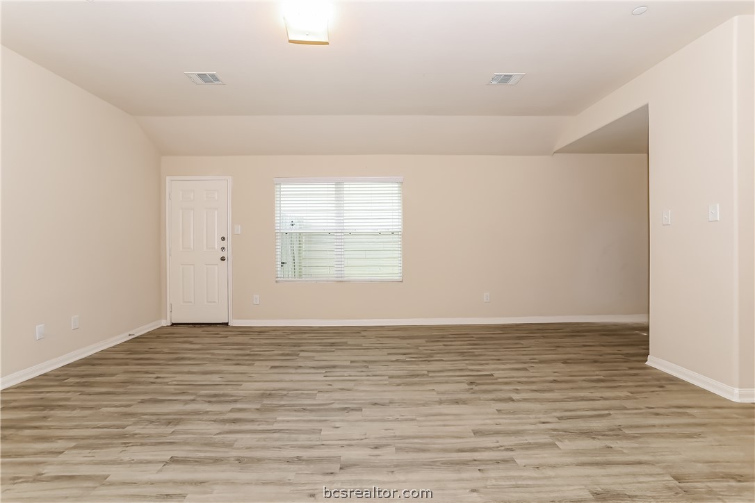 2088 Oakwood Forest Drive Property Photo 3