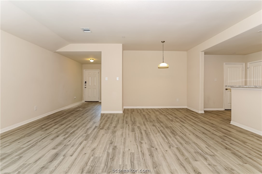 2088 Oakwood Forest Drive Property Photo 4