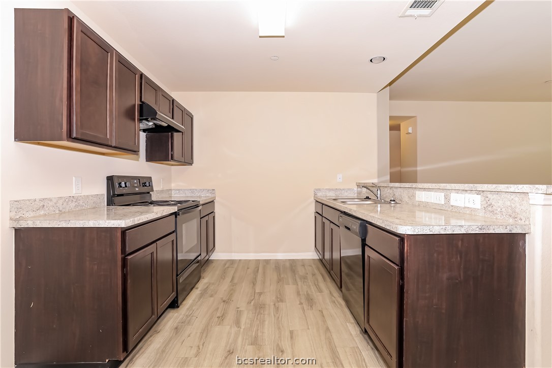 2088 Oakwood Forest Drive Property Photo 5