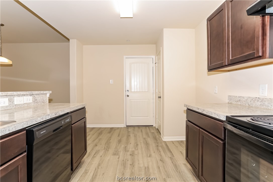 2088 Oakwood Forest Drive Property Photo 6