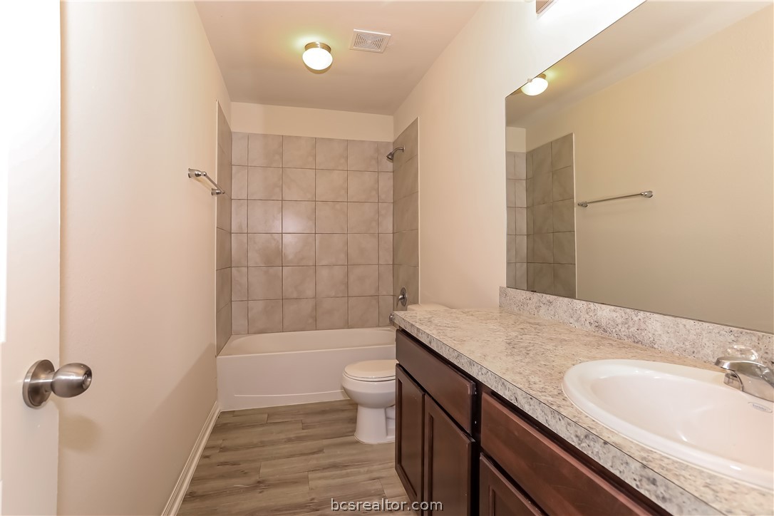 2088 Oakwood Forest Drive Property Photo 9