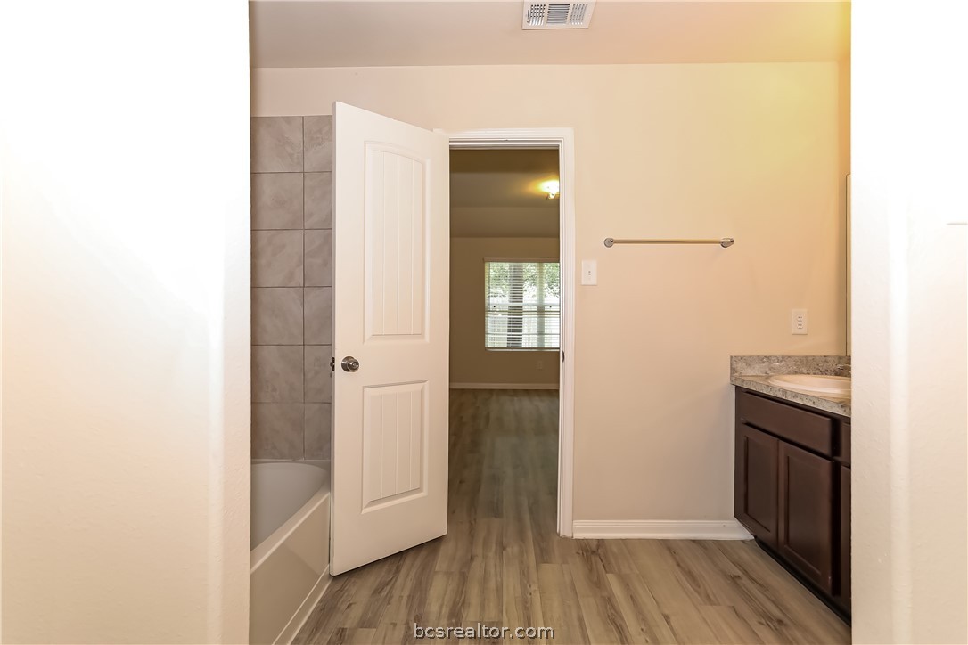 2088 Oakwood Forest Drive Property Photo 14