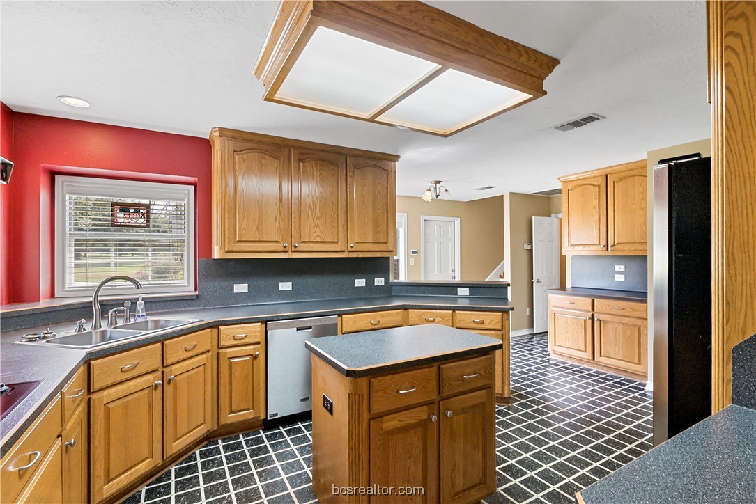 2009 Pinewood Drive Property Photo 11