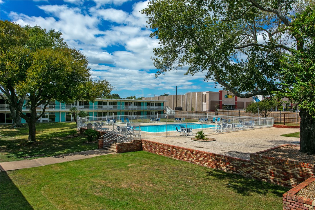 2300 South Texas Avenue Property Photo 5