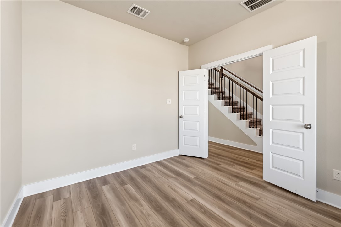 8069 Muir Wood Loop Property Photo 4