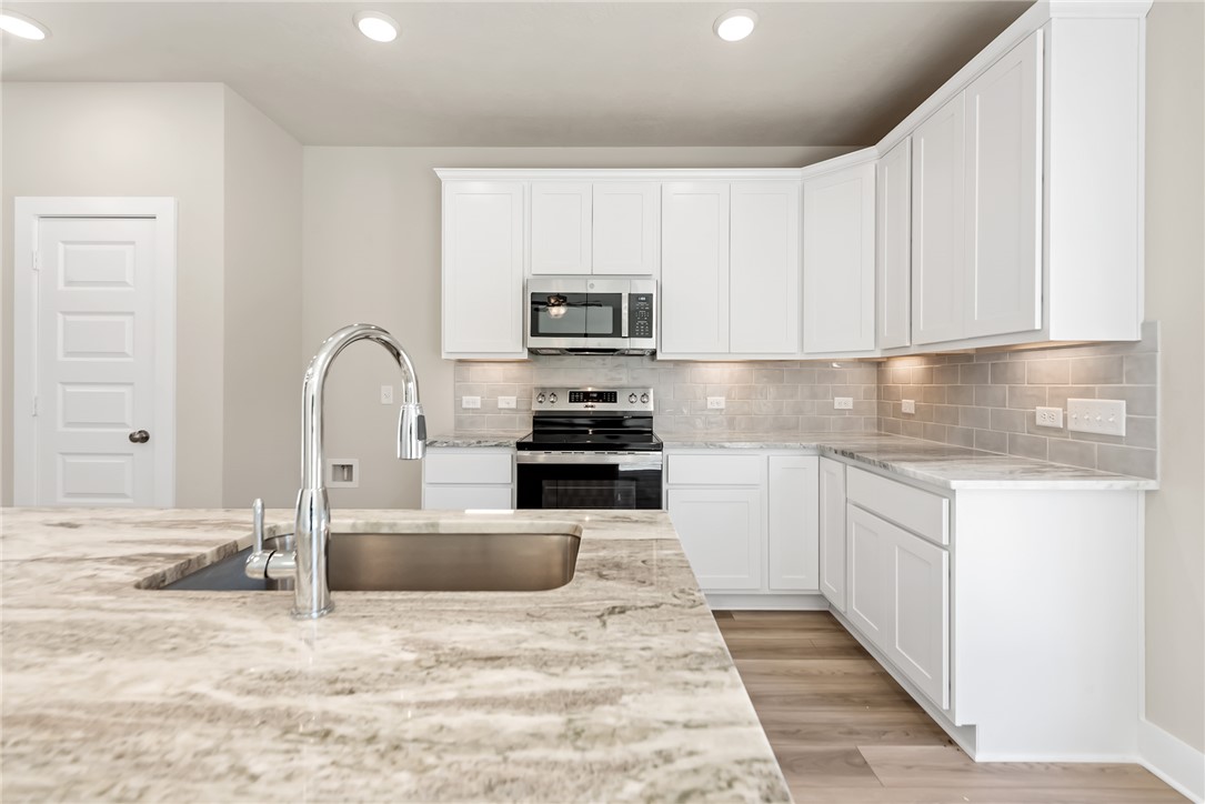 8069 Muir Wood Loop Property Photo 13