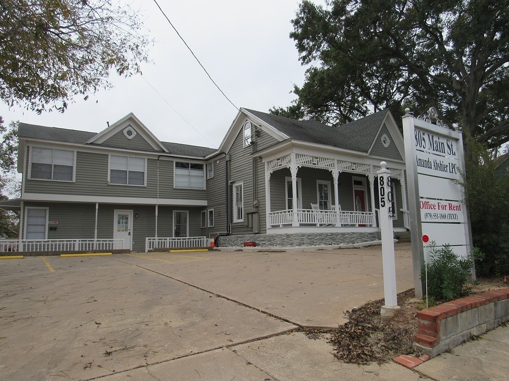 805 Main Property Photo 1