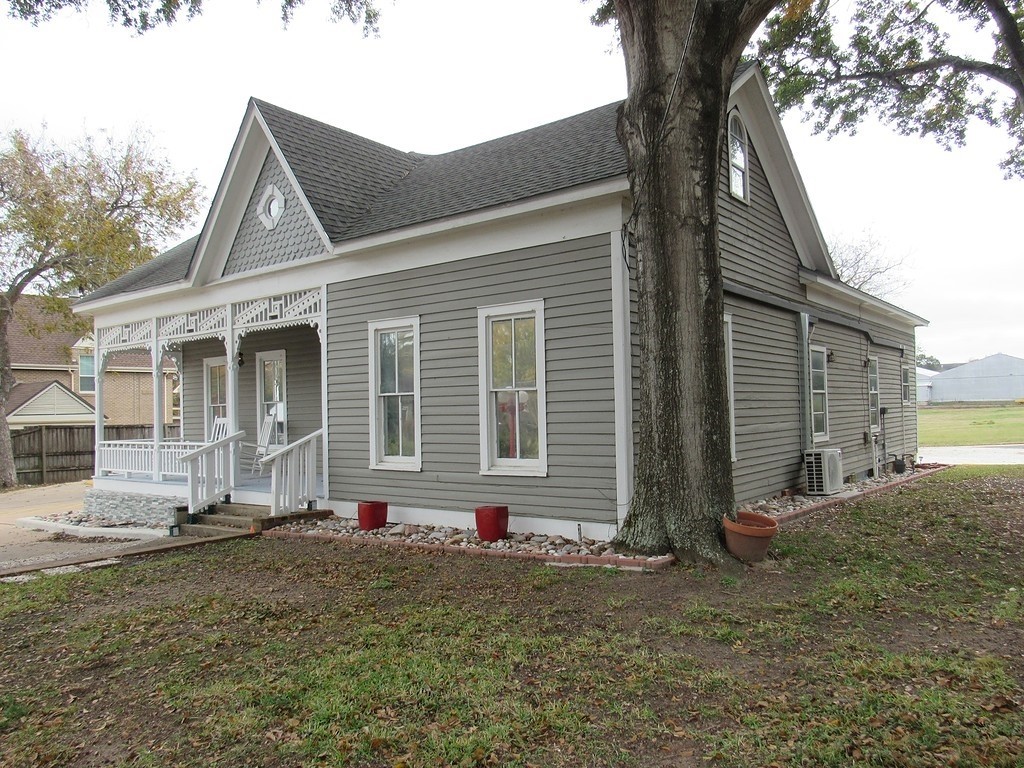 805 Main Property Photo 2