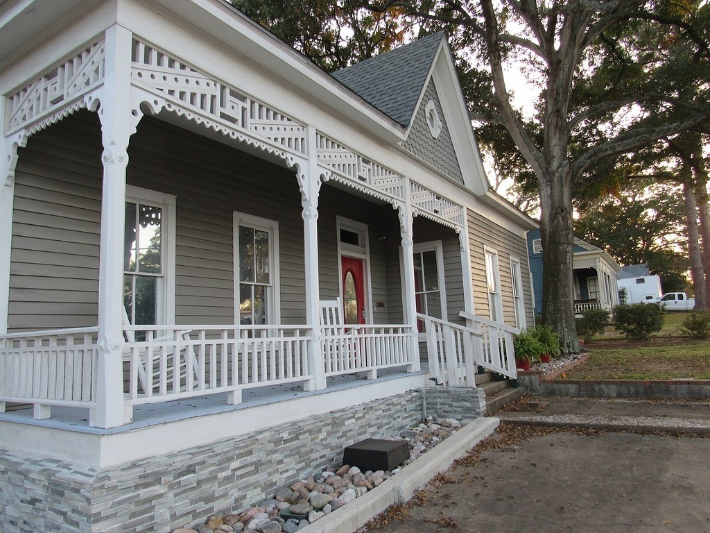 805 Main Property Photo 3