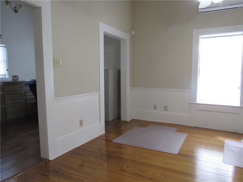805 Main Property Photo 8