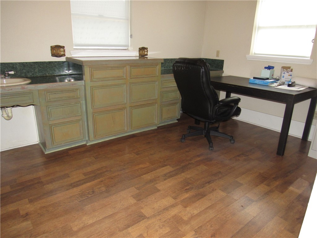 805 Main Property Photo 9