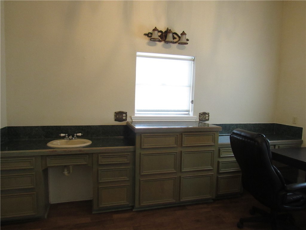 805 Main Property Photo 11