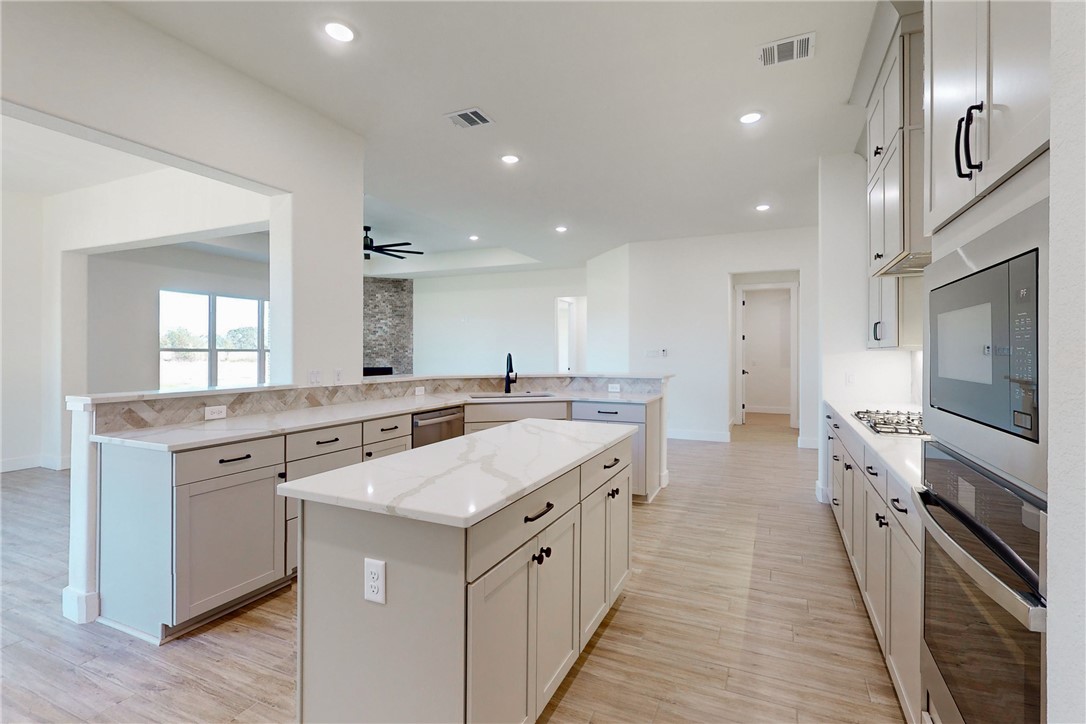 10120 Henley Cove Property Photo 8