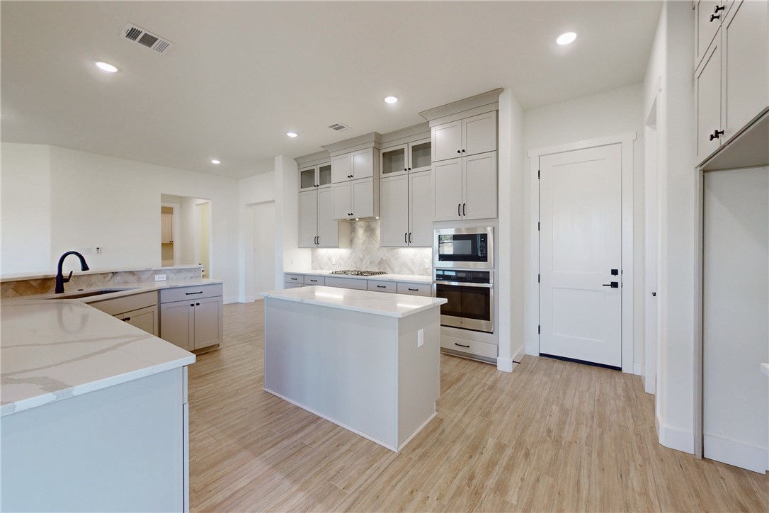 10120 Henley Cove Property Photo 10