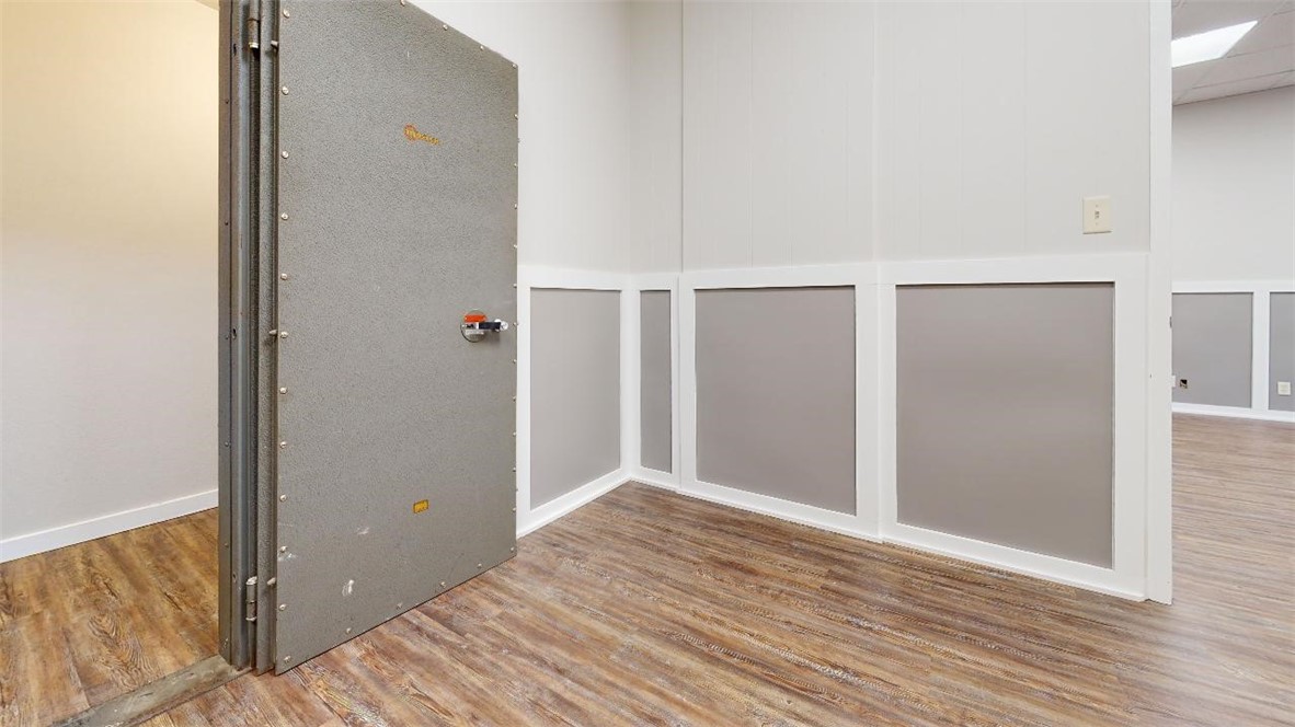 110 North Washington Avenue Property Photo 8
