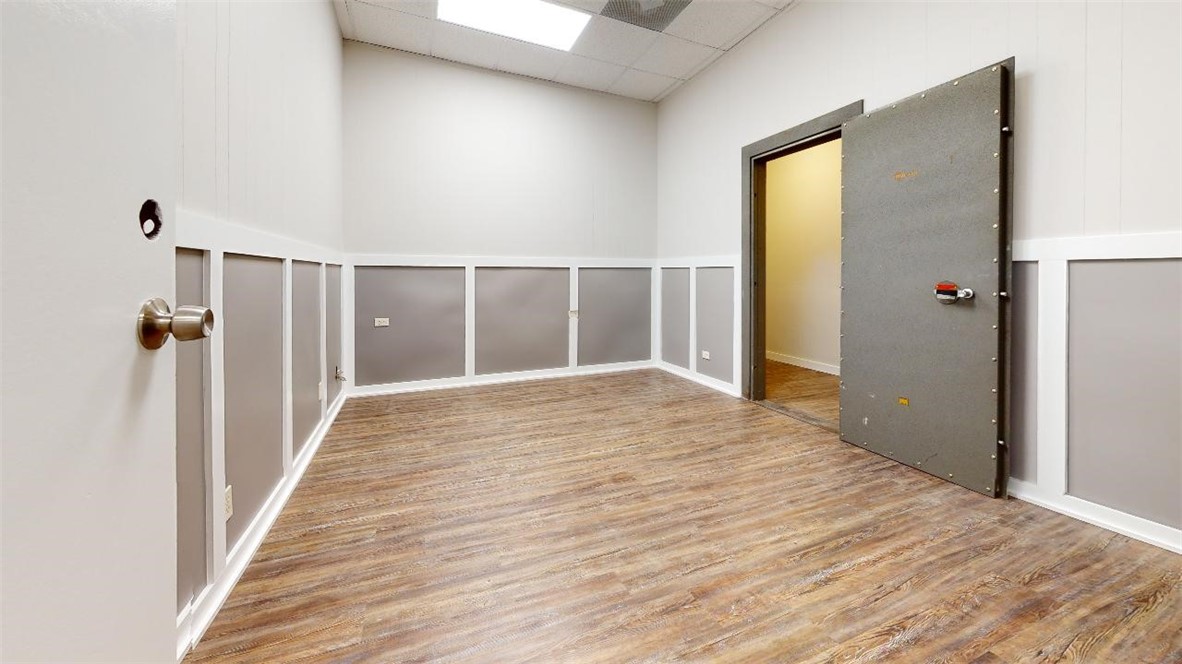 110 North Washington Avenue Property Photo 9