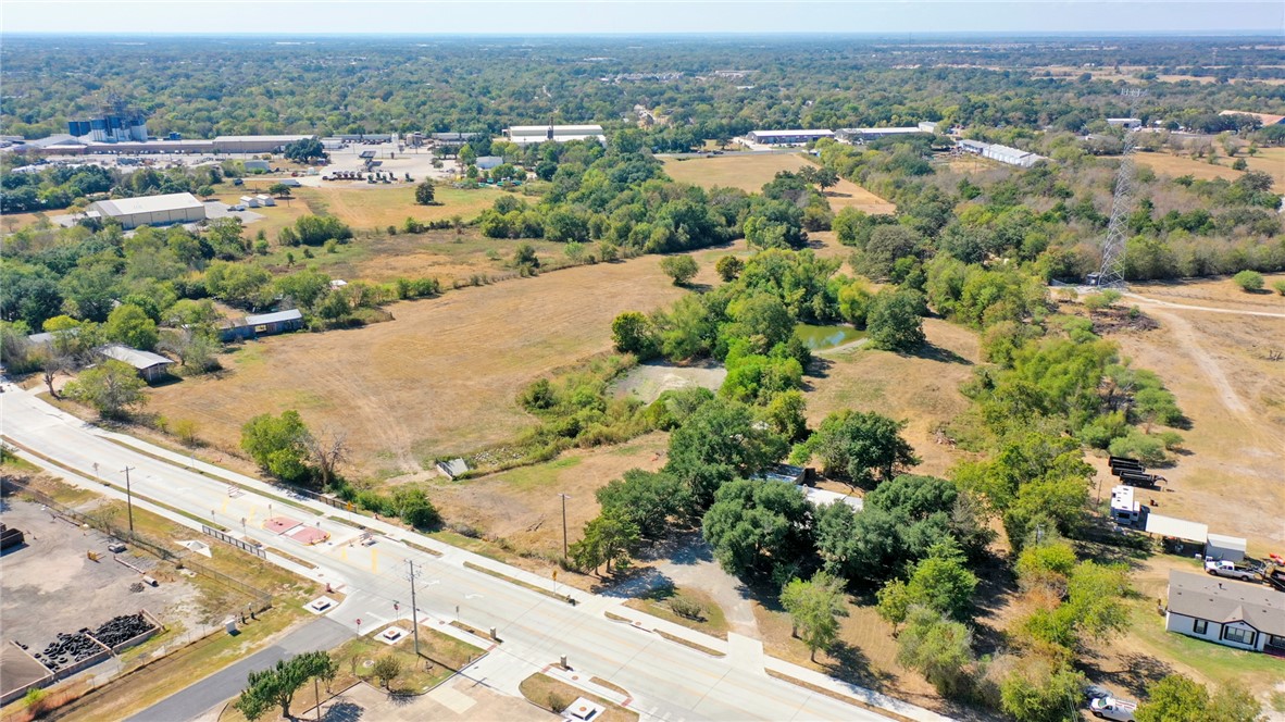 2222 Old Hearne Road Property Photo 3