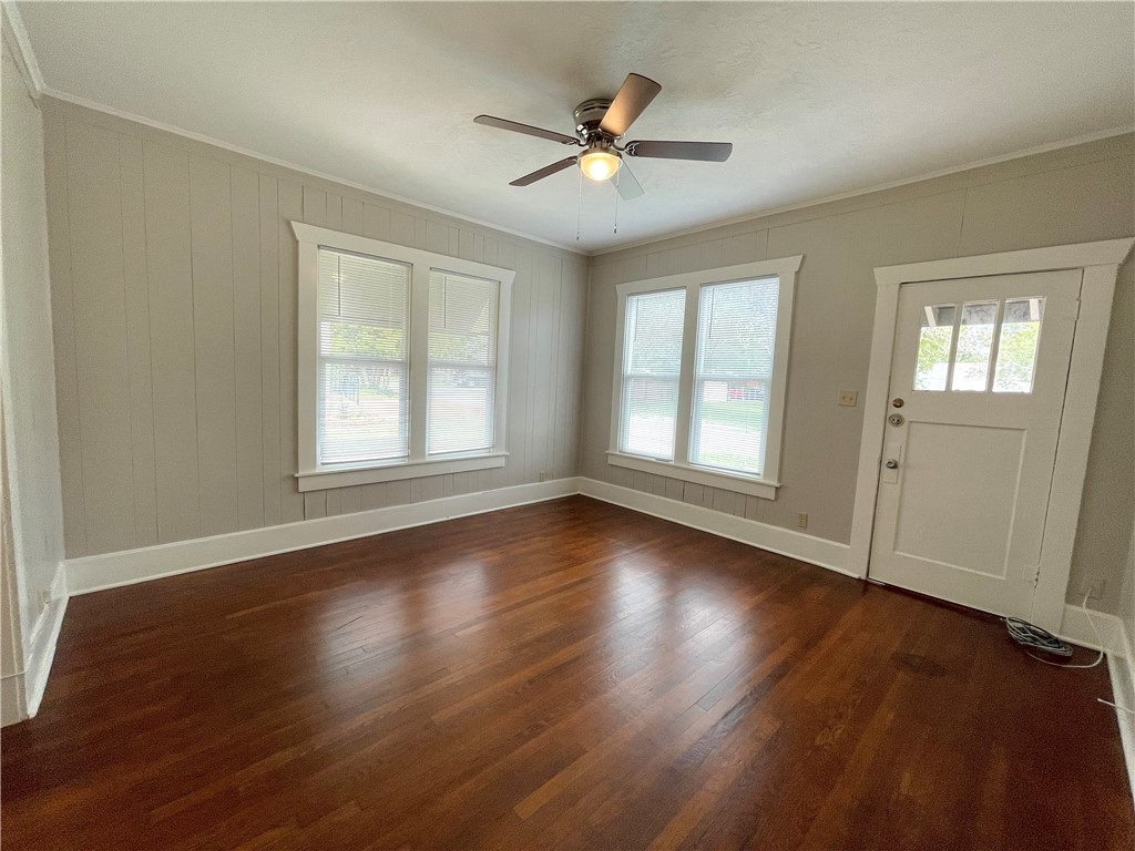 909 Bina Street A Property Photo 2