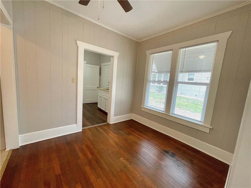 909 Bina Street A Property Photo 4