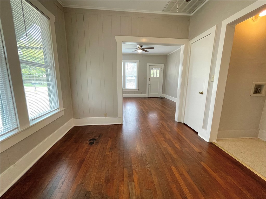 909 Bina Street A Property Photo 5