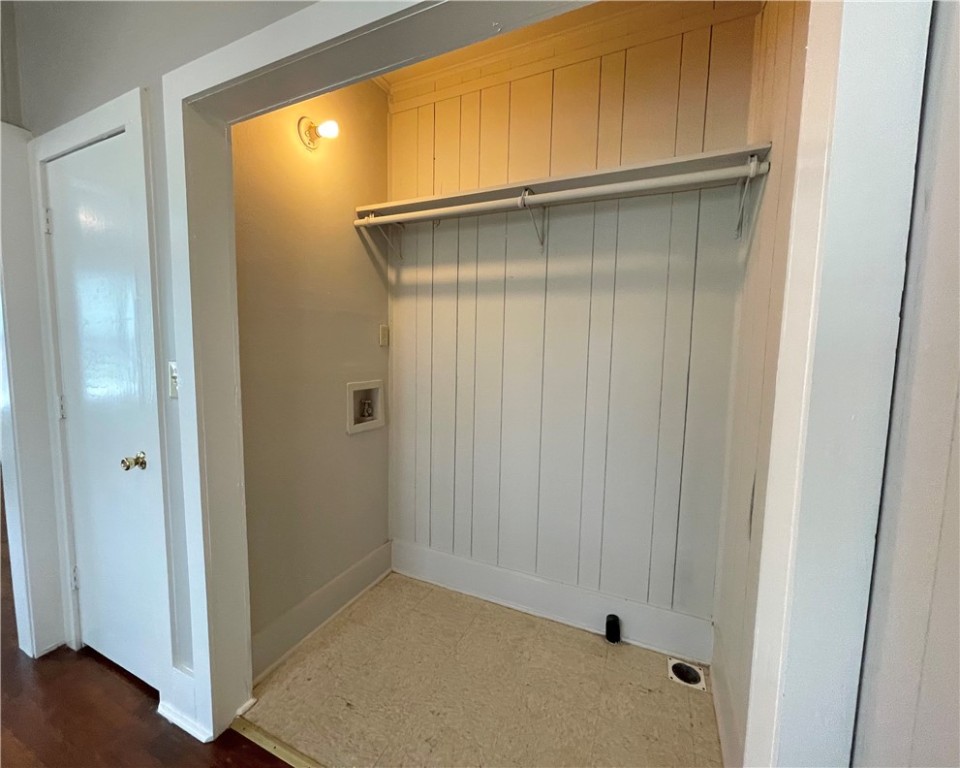 909 Bina Street A Property Photo 6