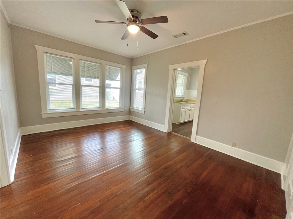 909 Bina Street A Property Photo 8