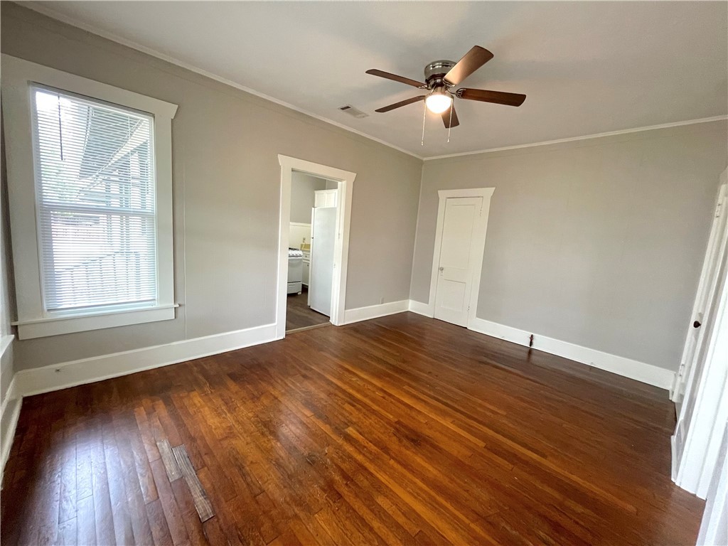 909 Bina Street A Property Photo 9