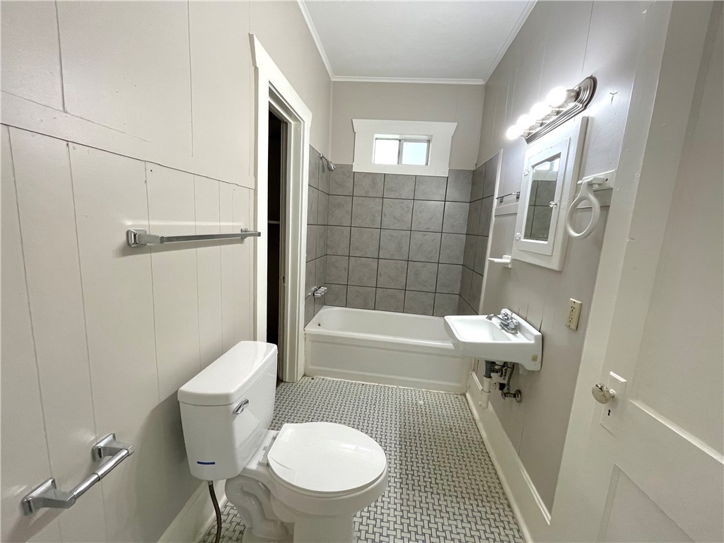 909 Bina Street A Property Photo 10