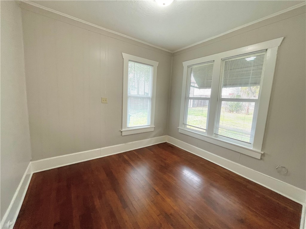 909 Bina Street A Property Photo 13