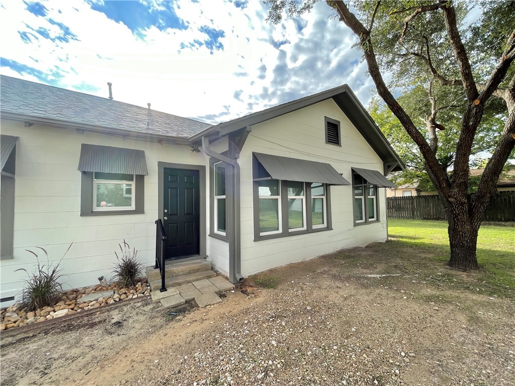 909 Bina Street A Property Photo 15