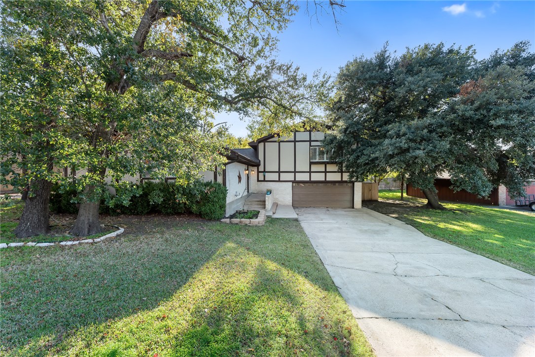 3002 Camelot Drive Property Photo