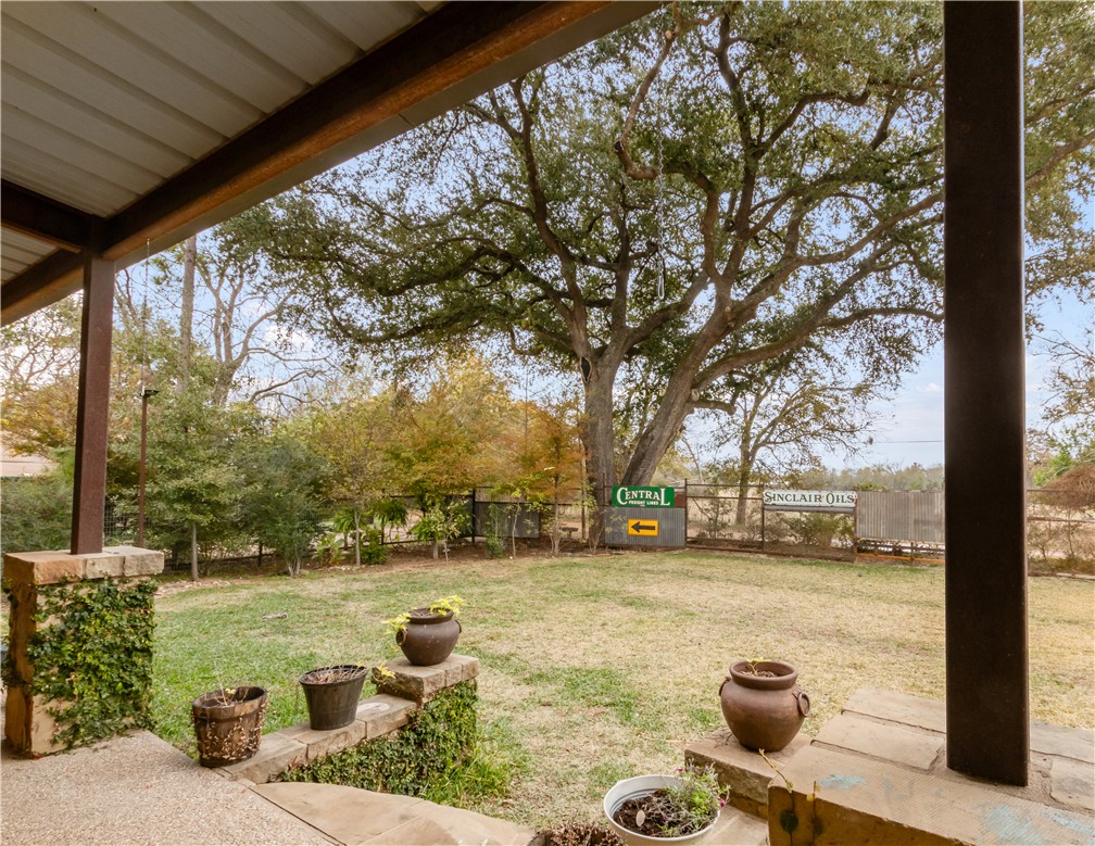 402 Magnolia Property Photo 3