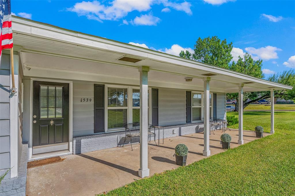 1539 E Washington Property Photo 4