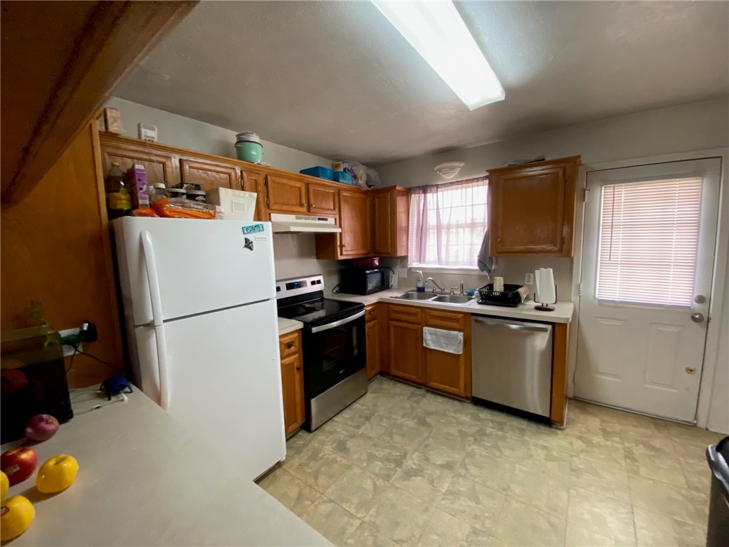 903 Azalea Ct B Property Photo