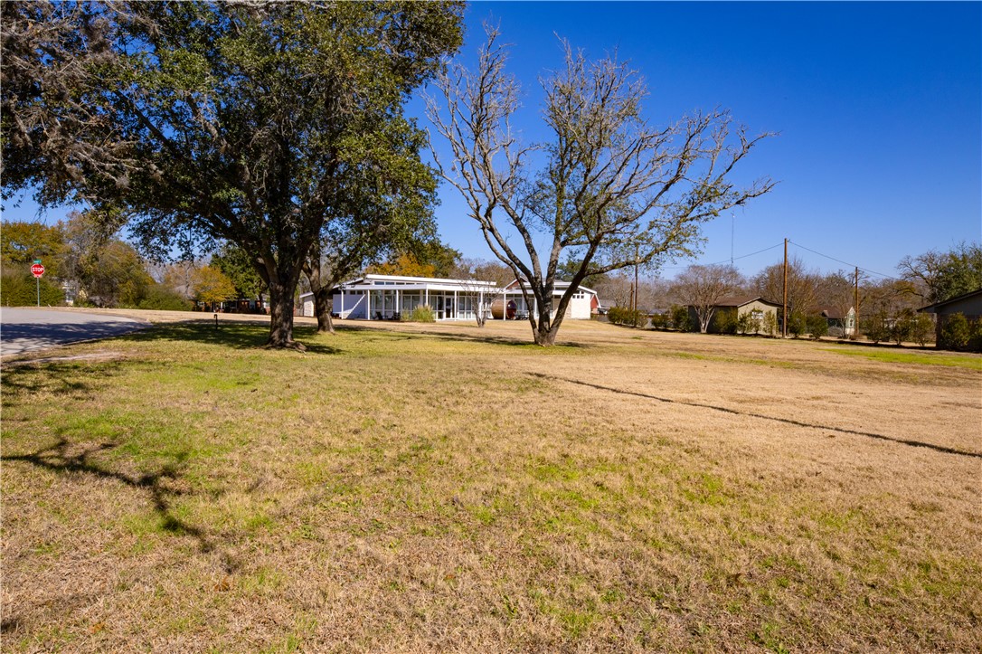739 Inwood Drive Property Photo