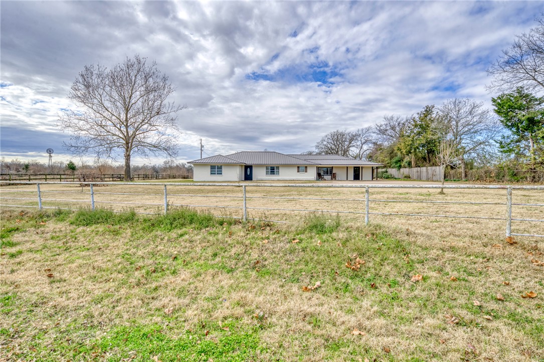 3111 Greenbriar Road Property Photo 2