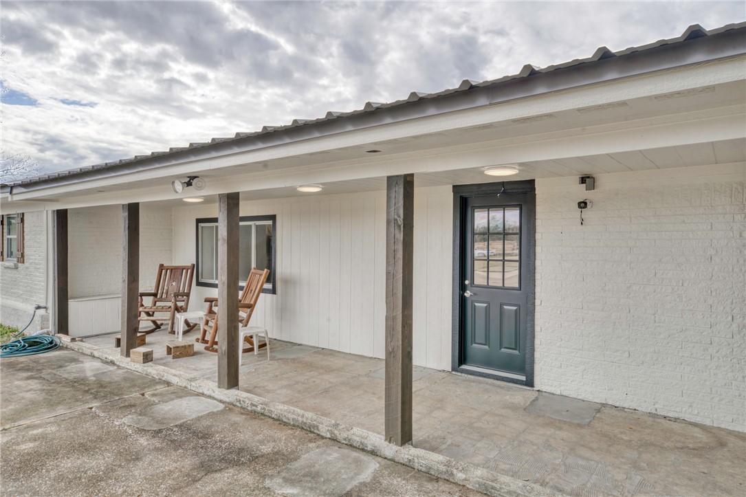 3111 Greenbriar Road Property Photo 6