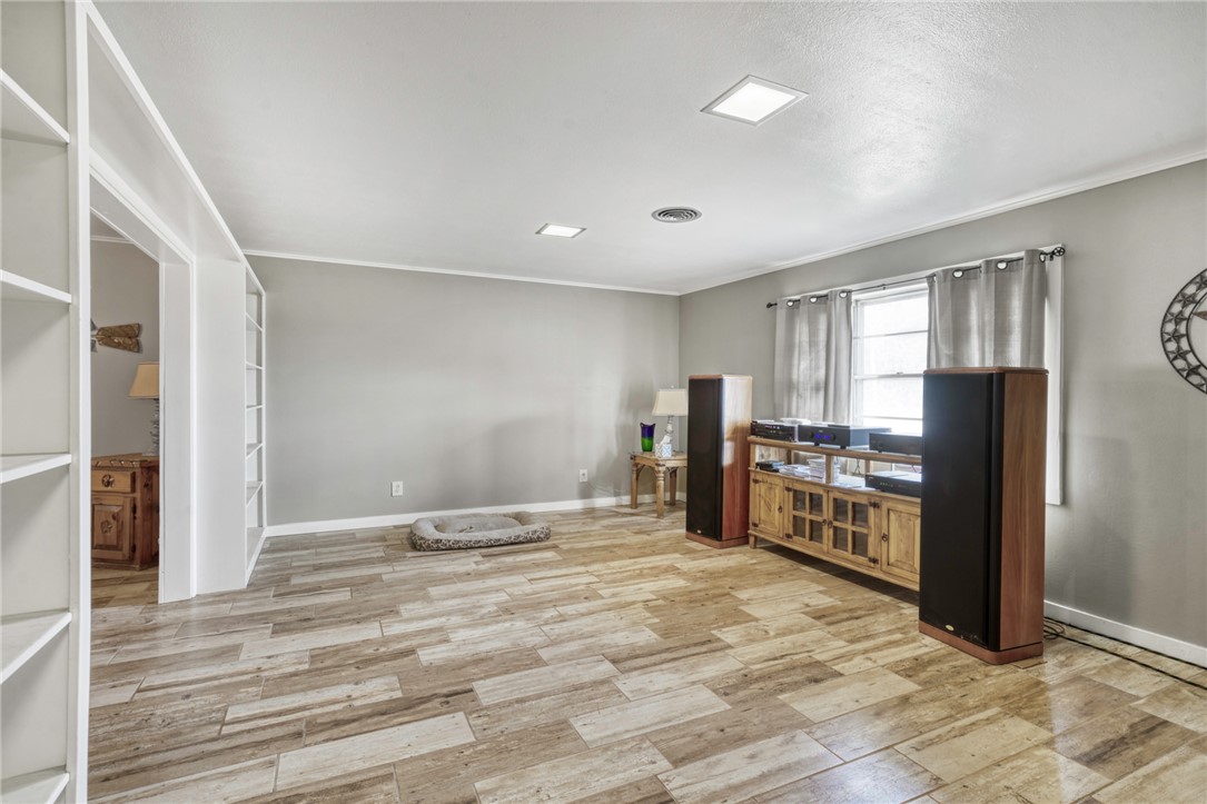 3111 Greenbriar Road Property Photo 9