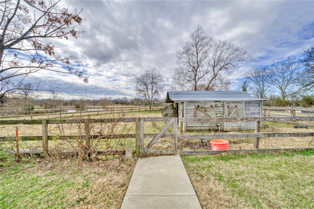 3111 Greenbriar Road Property Photo 37