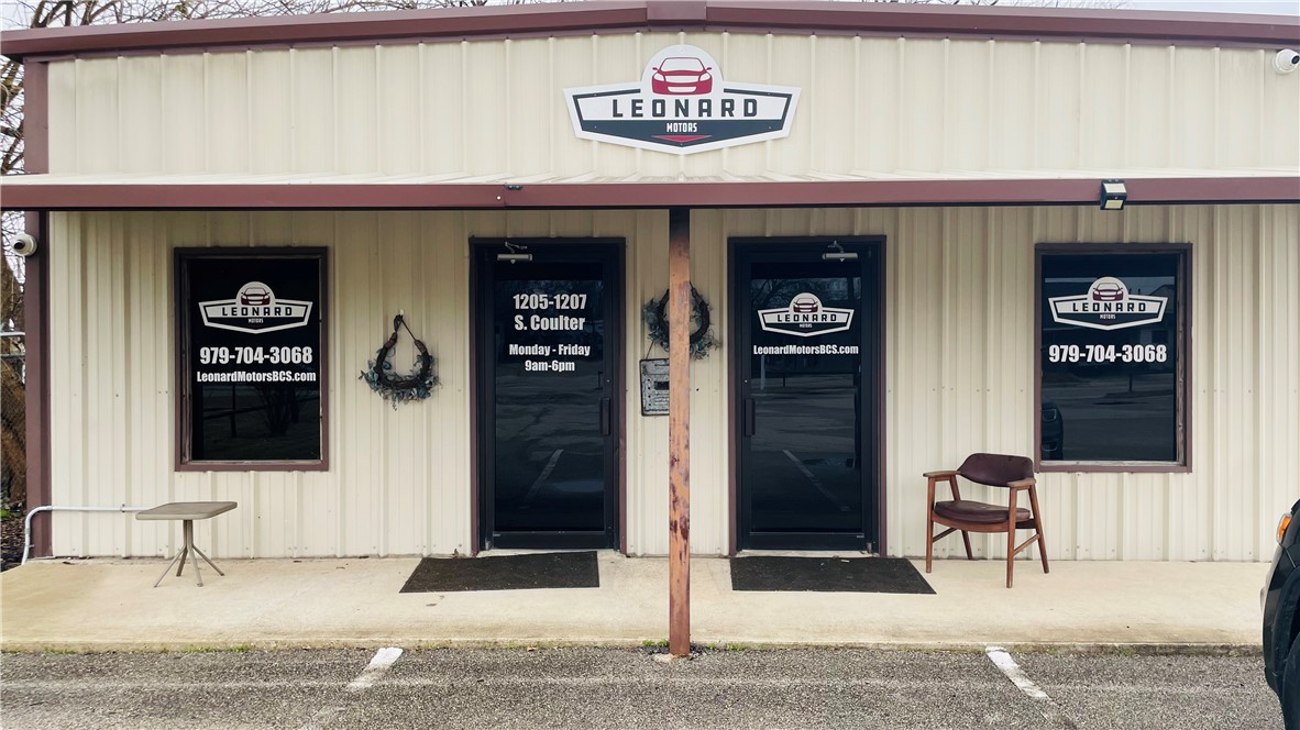 1205 South Coulter Drive Property Photo 1