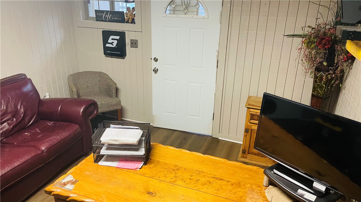 1205 South Coulter Drive Property Photo 6