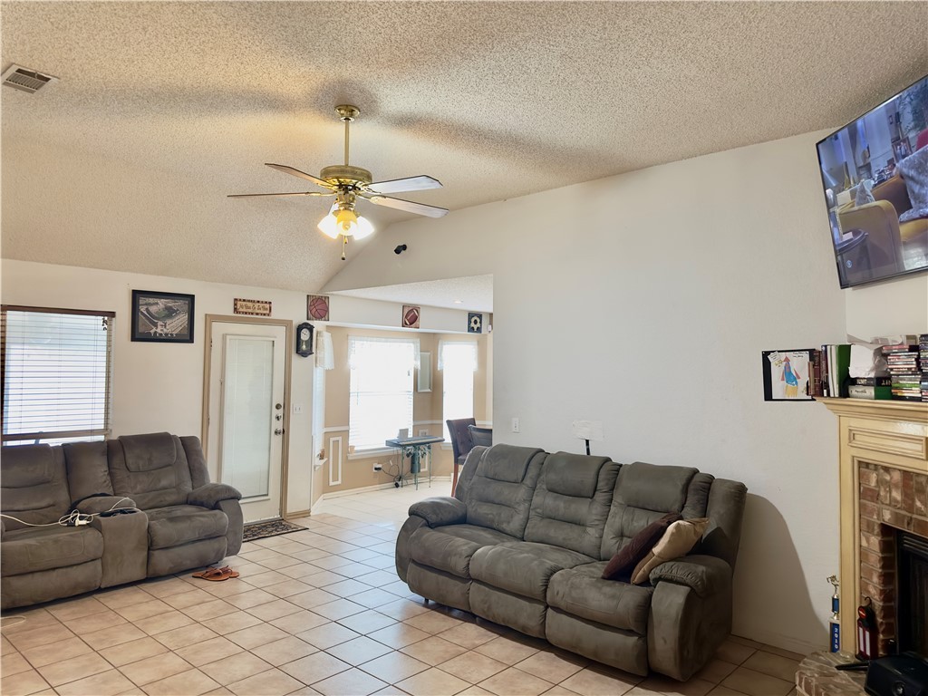 2405 Huckleberry Property Photo 4