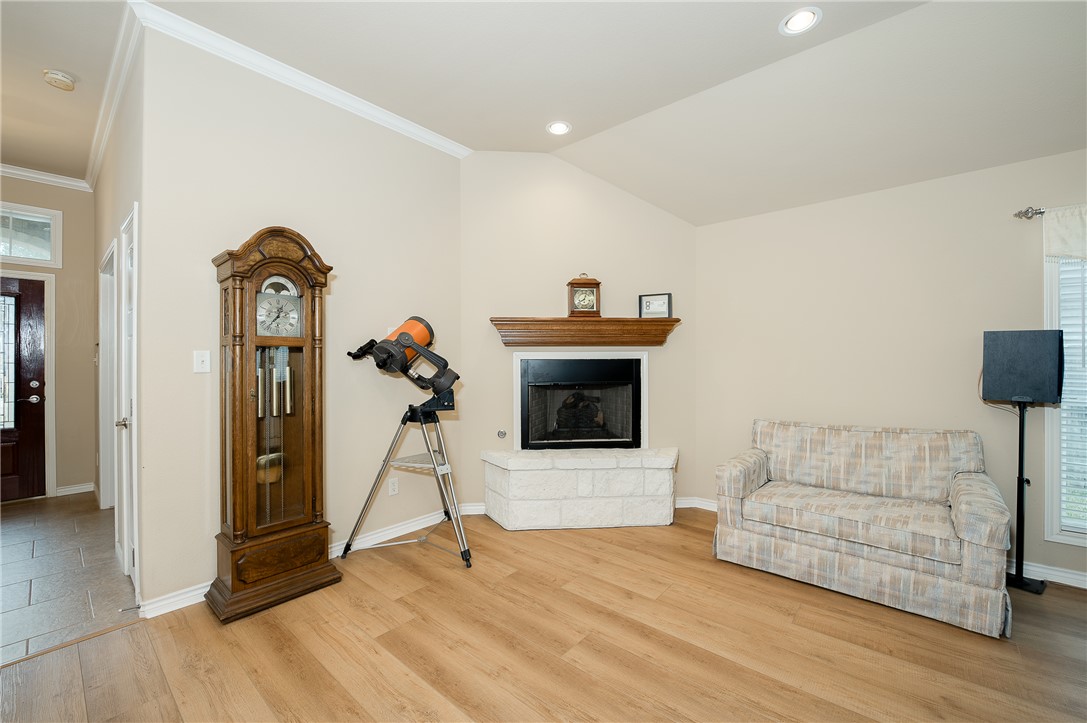 802 Dove Landing Avenue Property Photo 5