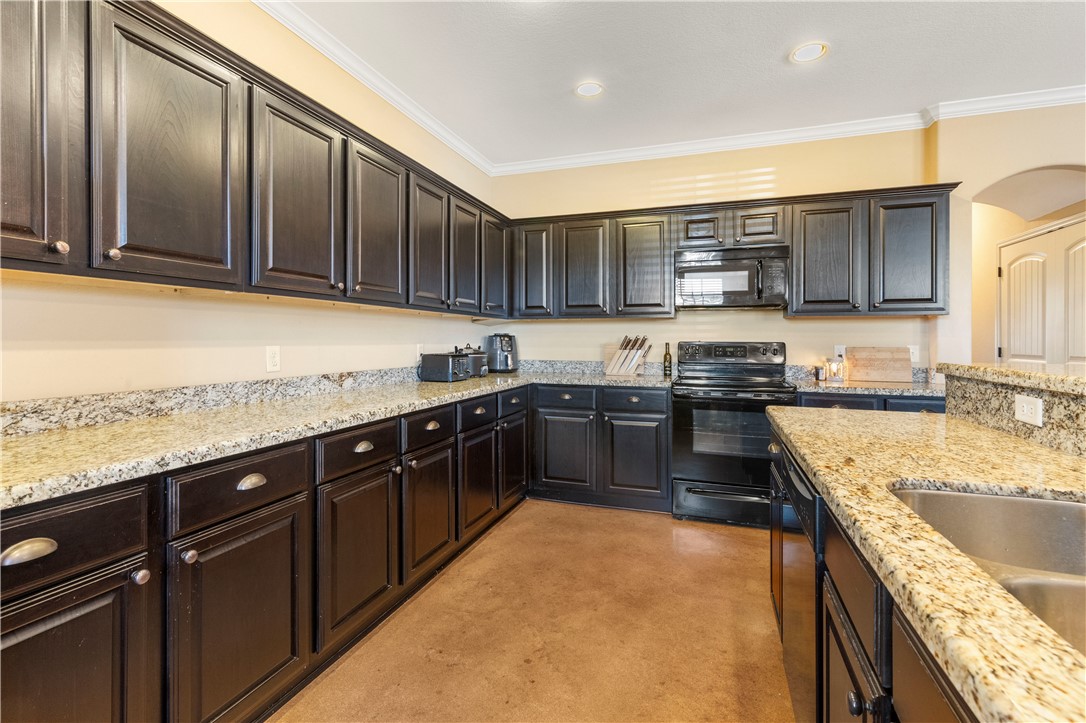 3334 Airborne Avenue Property Photo 6
