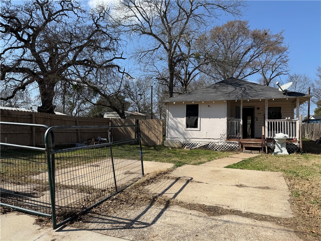 1304 Wellington Avenue Property Photo