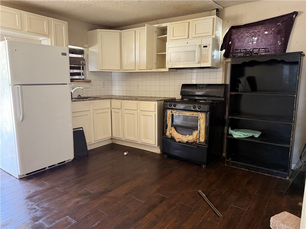 1304 Wellington Avenue Property Photo 4