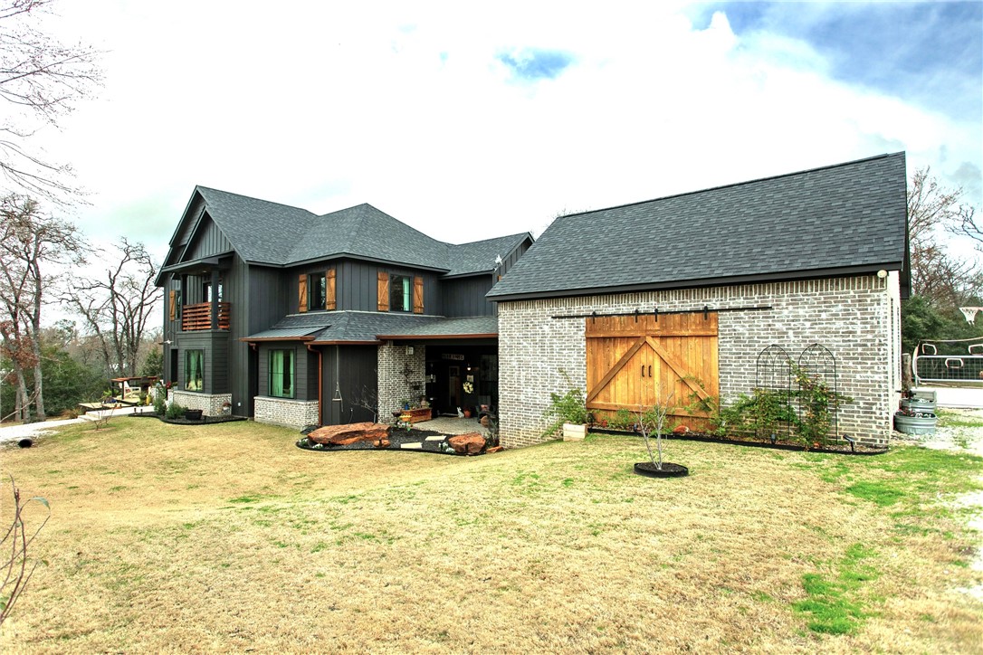 215 Woodforest Property Photo 4
