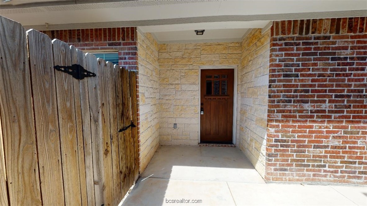 1762 Heath Drive Property Photo 2