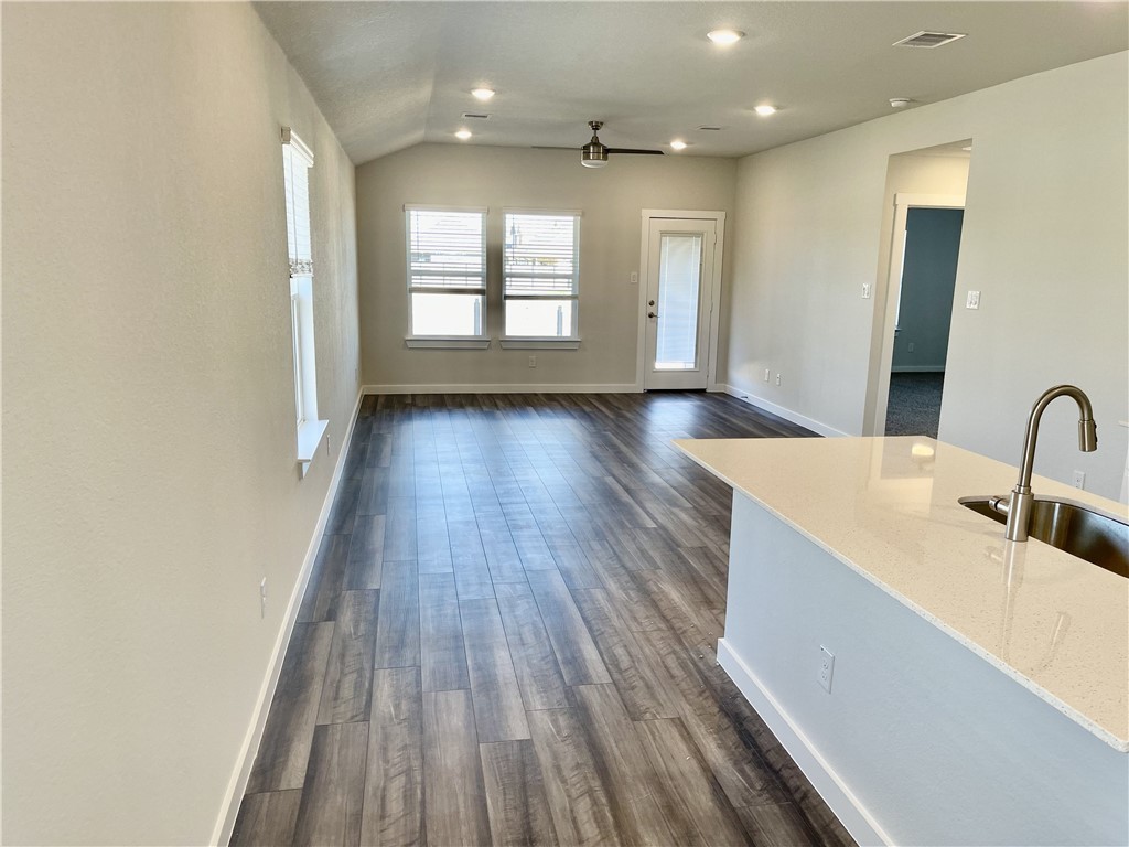 1212 Amistad Loop Property Photo 7
